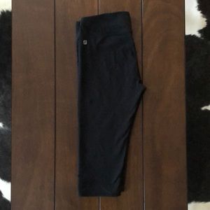 Mid rise Fabletics crop legging